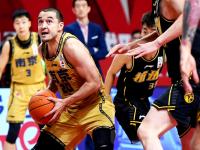  今夜体能课后，马赛再遭质疑备战欧篮联，球迷炸锅，阵容厚度经受考验